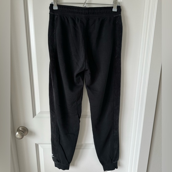 Nike Women’s Black Joggers/ Pants with Cozy Fleece Interior. - Picture 5 of 11